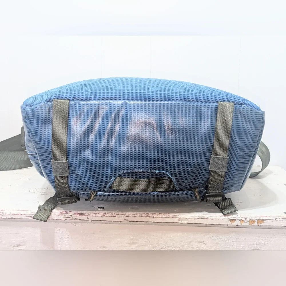 Patagonia Black Hole Mini Messenger Blue 12L Hiking Travel Discontinued Rare - Picture 6 of 15